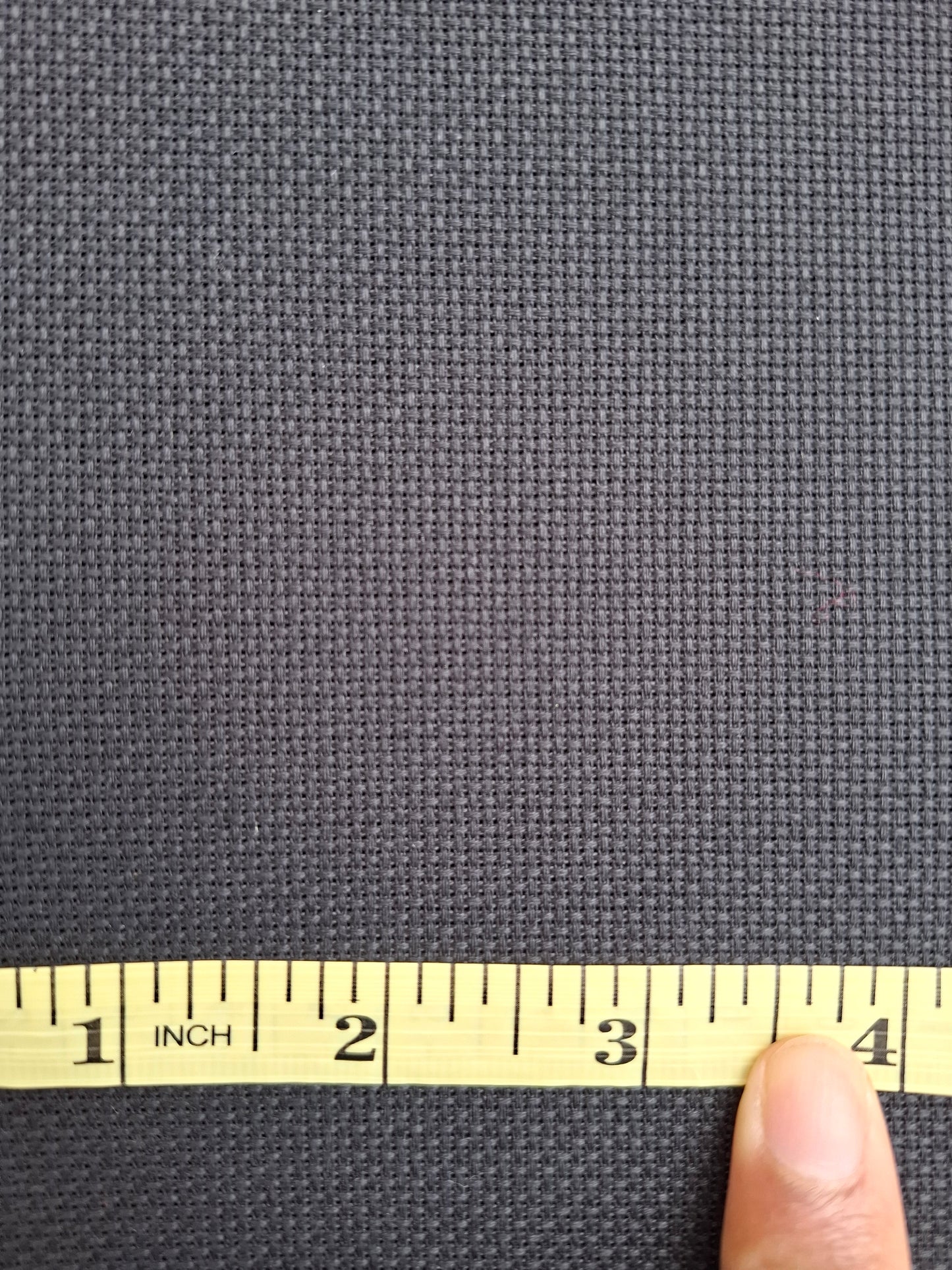 Tela para bordar, aida, cuenta de 18 count, material 100% algodón. Tamaño 49 x 75 cm.
