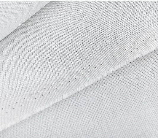Tela tipo Aida para bordar 28 count, 100% Algodón. Tamaño 49 x 75 cm.